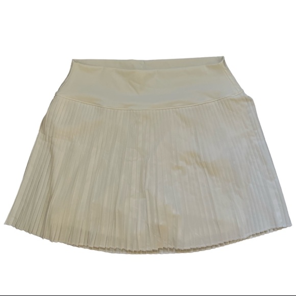 Gilly Hicks Dresses & Skirts - Gilly Hicks White Active Pleated Skort Womens size M (Hollister)